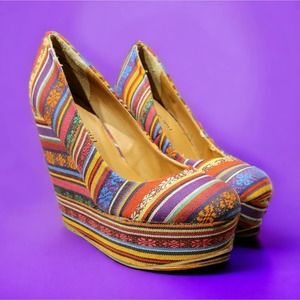 Platfor 5.5 inch heels with knit patterned stripes size 7.5